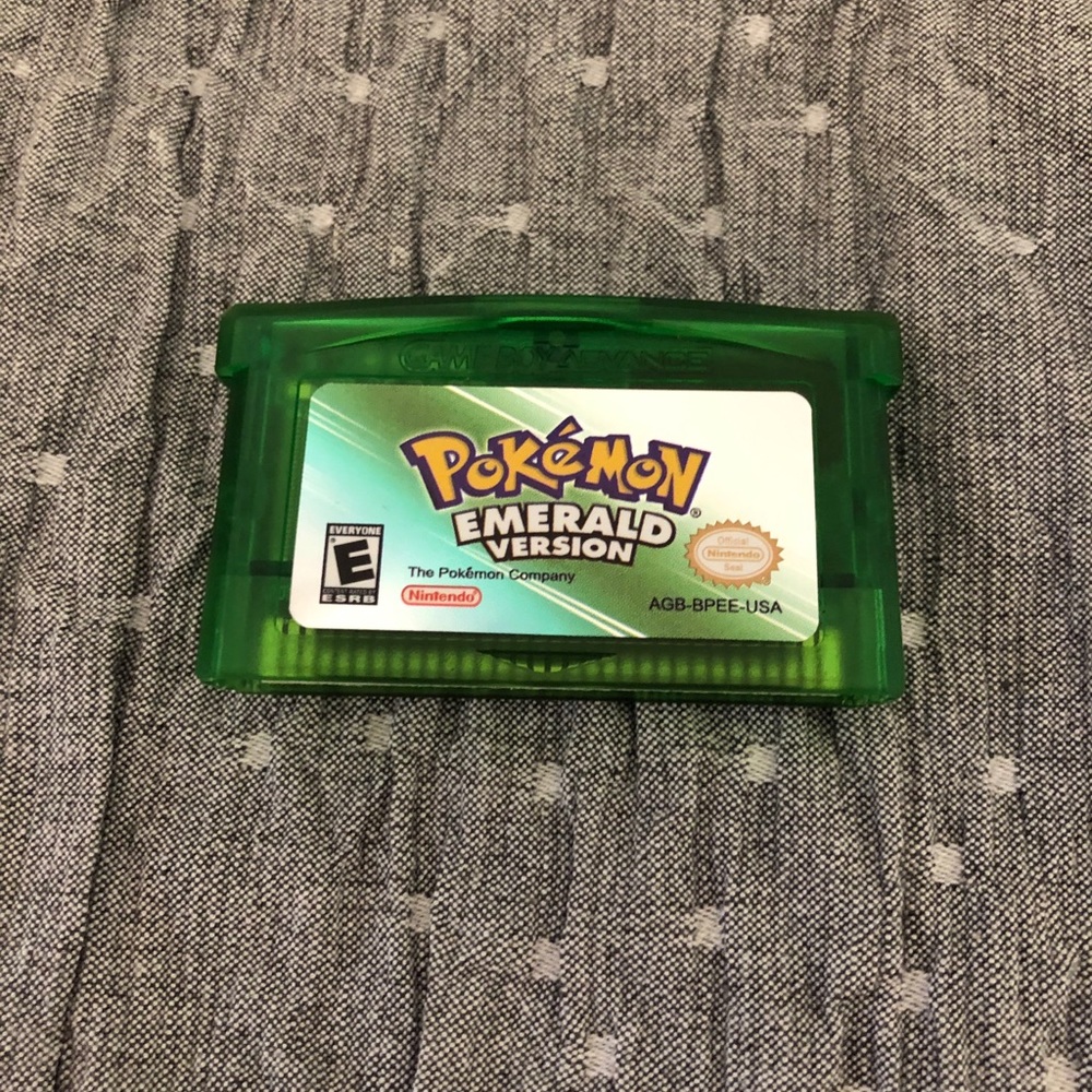 Pokémon Emerald Version GBA game